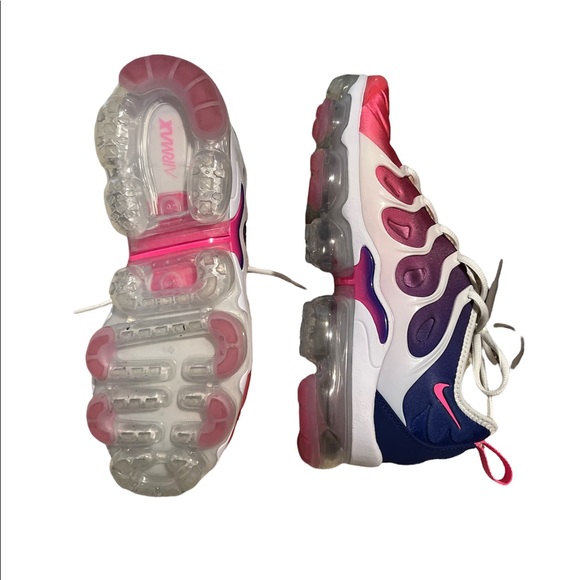 woman\'s nike vapor max plus